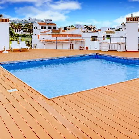 Rooftop Pool Two Bedroom In דירה אלבור