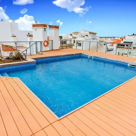 Rooftop Pool Two Bedroom In דירה *
