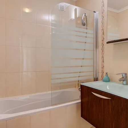 Rooftop Pool Two Bedroom In * אלבור